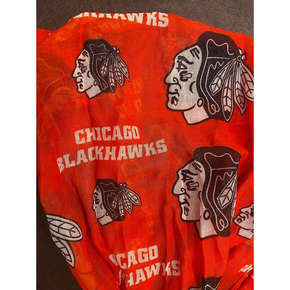 NWT Chicago Blackhawks Hockey NHL Red Black Infiniti Scarf One Size Lightweight0 - Picture 2 of 3